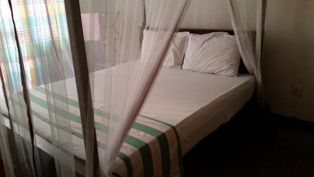 Chelli Homestay Negombo Exterior photo